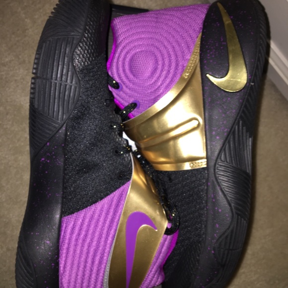 Kyrie 2 UW Exclusive Size 10.5 Kobe KD Lebron ii
